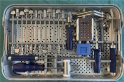 Low notch cervical fusion cage instrument